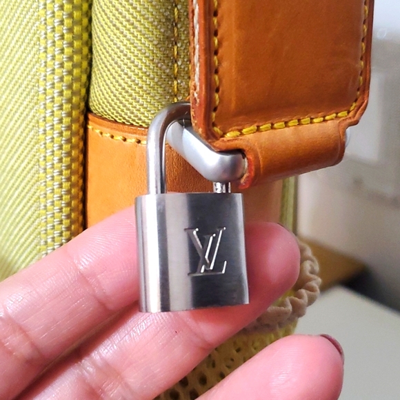 RARE UNISEX LOUIS VUITTON LV CUP DAMIER GEANT WEATHERLY CROSSBODY BAG SET💚 - Picture 9 of 17